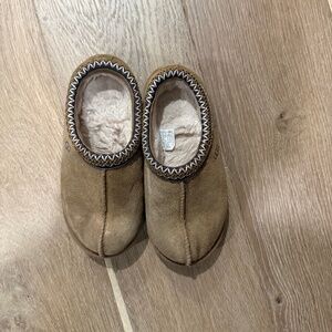Women’s size 5 Ugg Tasmans